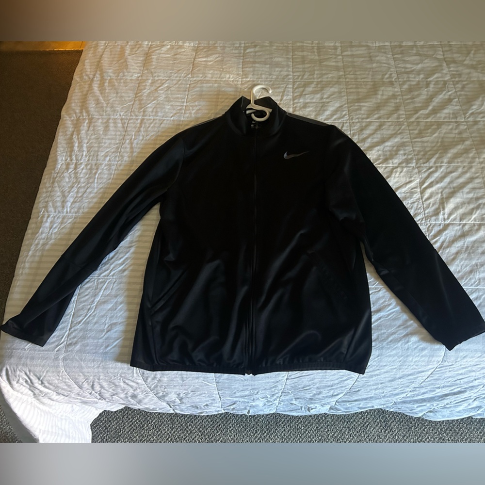 Nike men’s zip up lightweight jacket
